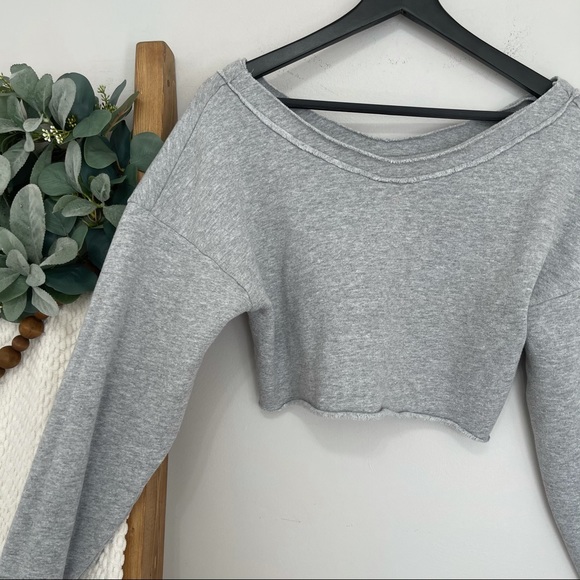 ALO Yoga Prima Off The Shoulder Pullover Dove Grey - Picture 5 of 9